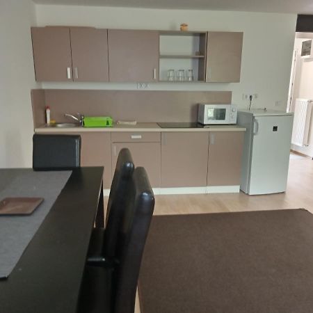 Tiszaliget Apartman Es Szallo Сольнок Экстерьер фото