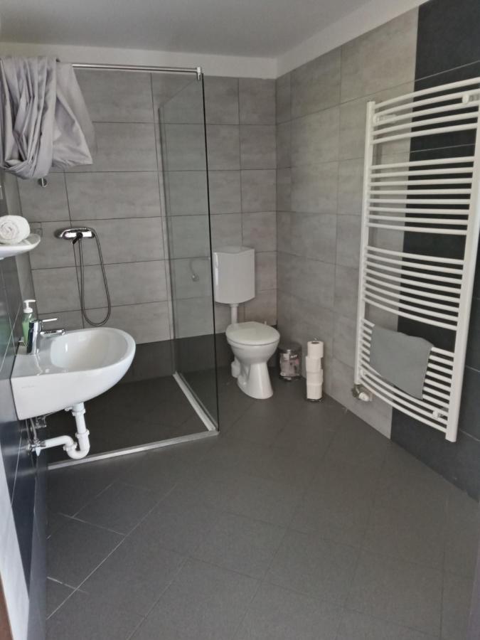 Tiszaliget Apartman Es Szallo Сольнок Экстерьер фото