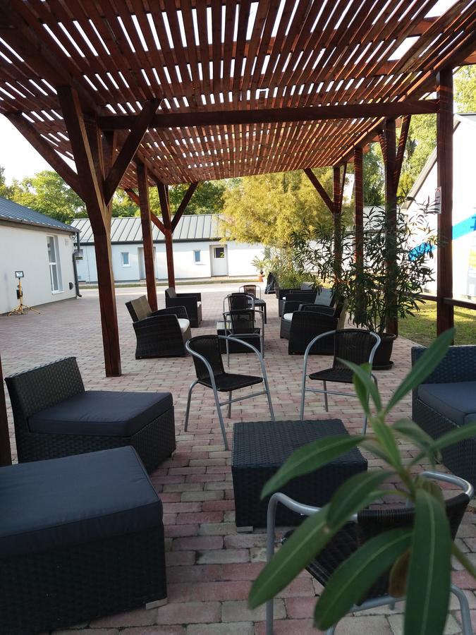 Tiszaliget Apartman Es Szallo Сольнок Экстерьер фото